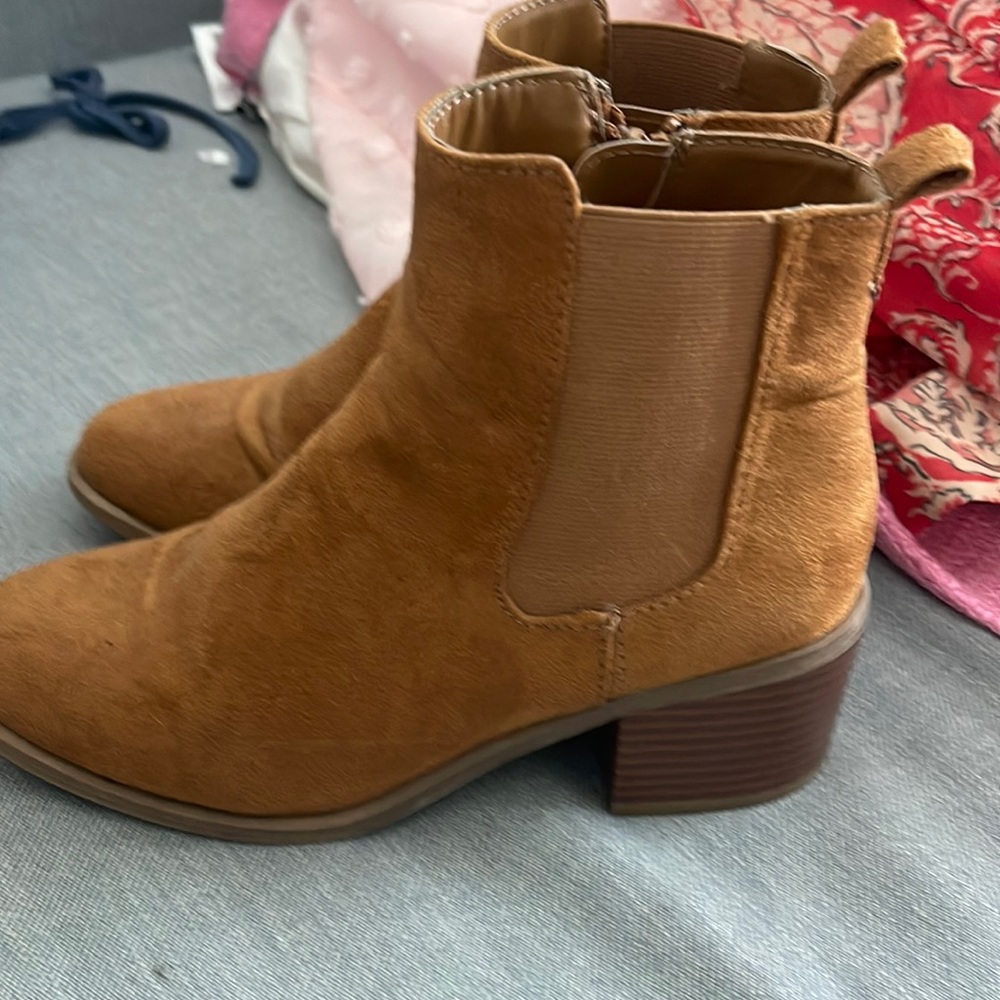 Boots size 6 brown